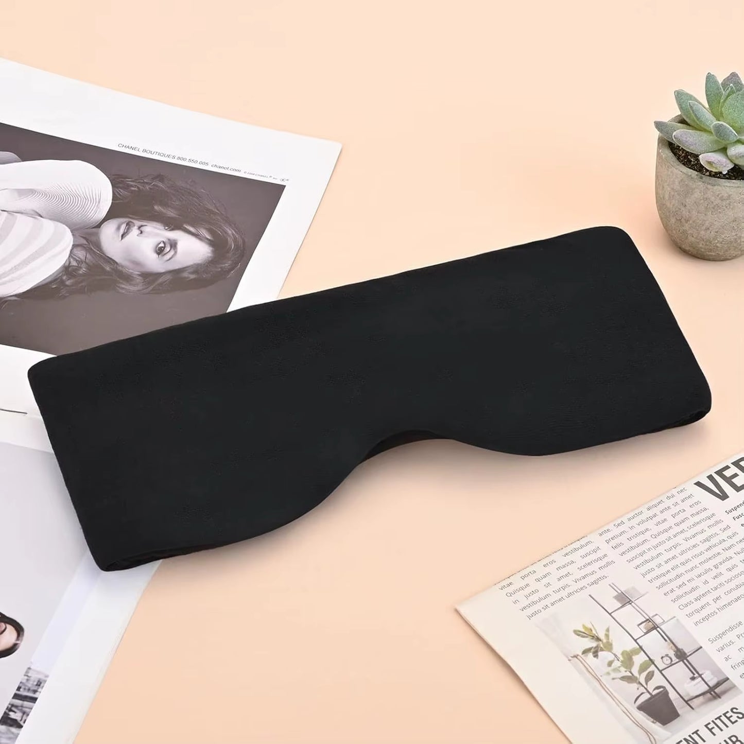 Experience Ultimate Comfort with Our 3D Contoured Travel Pillow and 100% Blackout Sleeping Mask - Soft, Adjustable Travel Accessories for Perfect Rest on Airplanes!